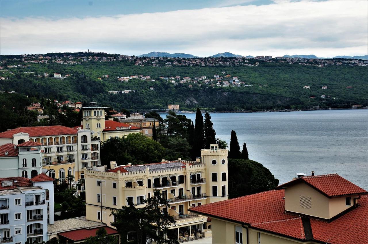 Apartment Zdenka - 100 M From The Beach Opatija Bagian luar foto