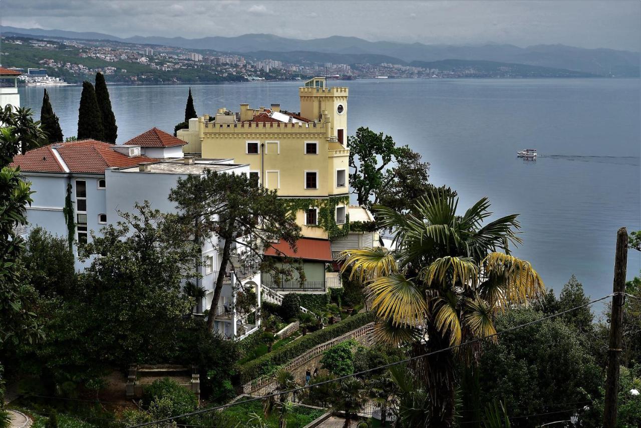 Apartment Zdenka - 100 M From The Beach Opatija Bagian luar foto