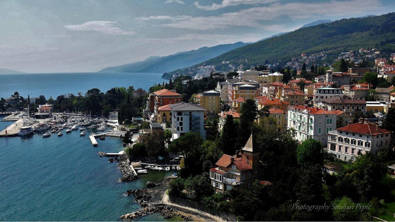 Apartment Zdenka - 100 M From The Beach Opatija Bagian luar foto