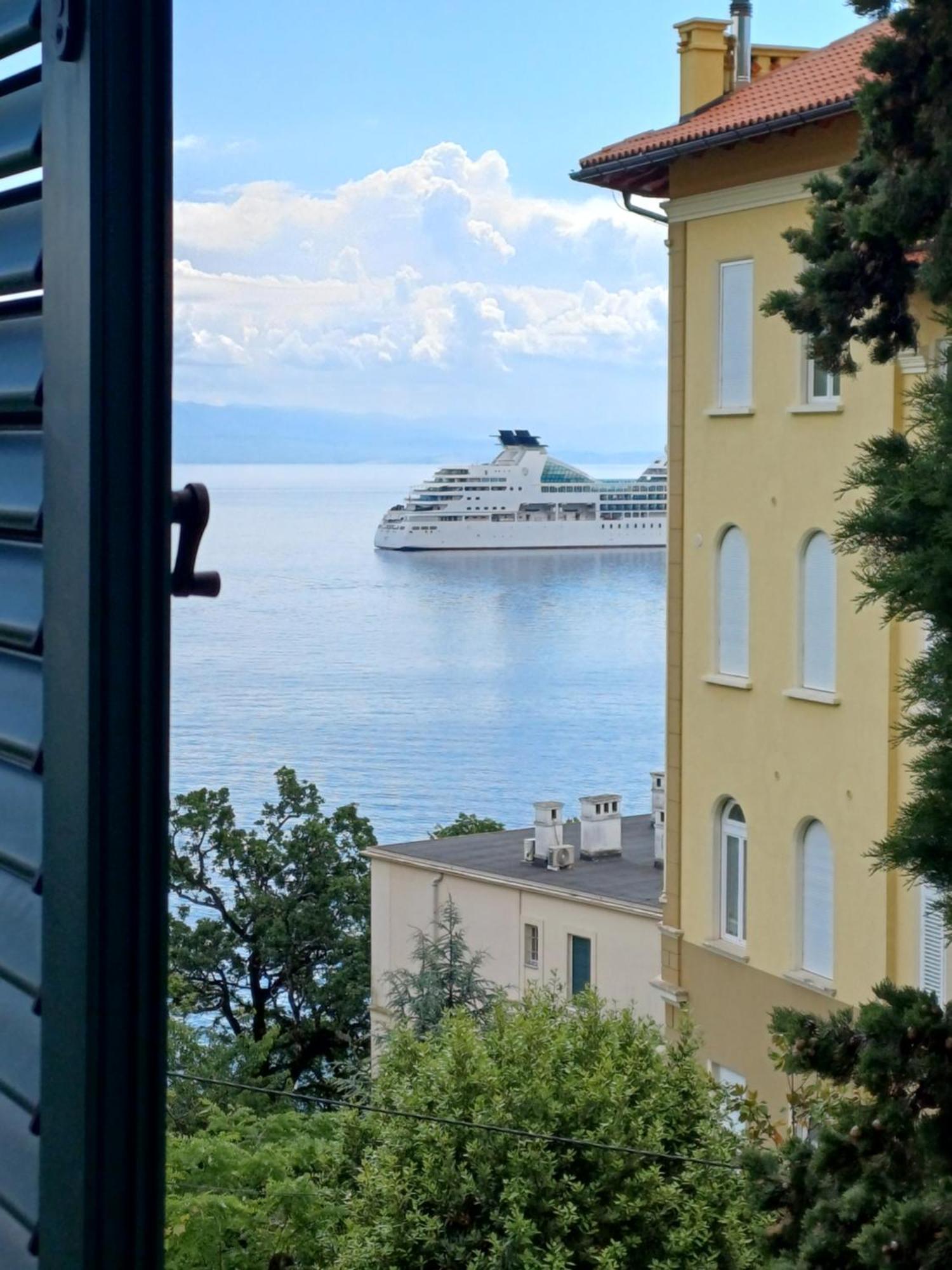 Apartment Zdenka - 100 M From The Beach Opatija Bagian luar foto