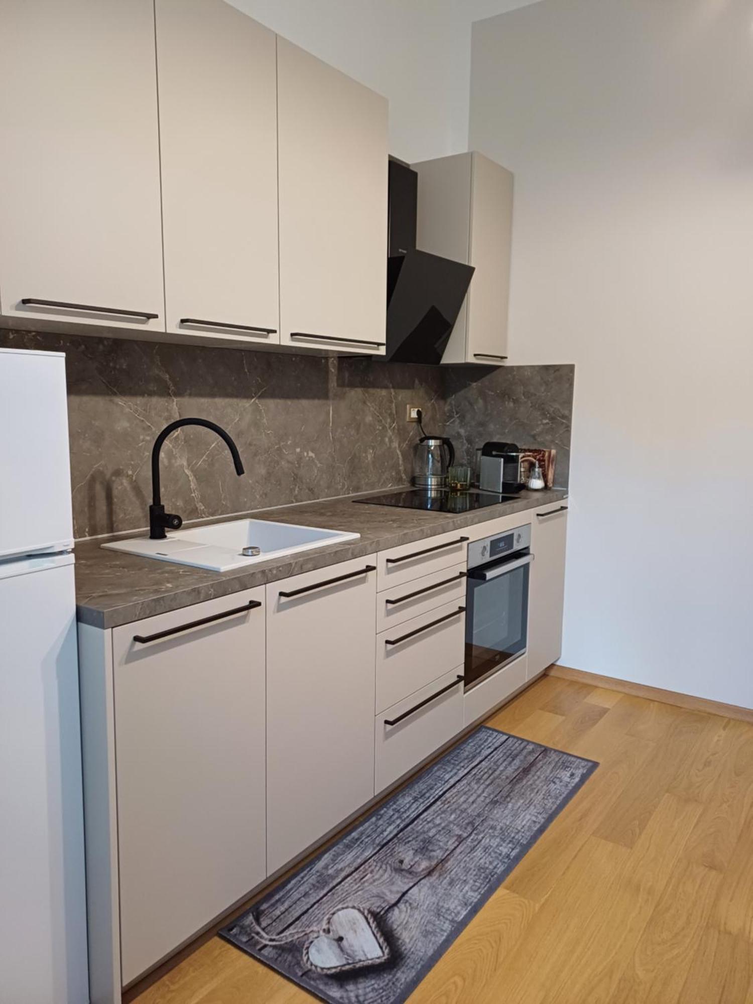 Apartment Zdenka - 100 M From The Beach Opatija Bagian luar foto