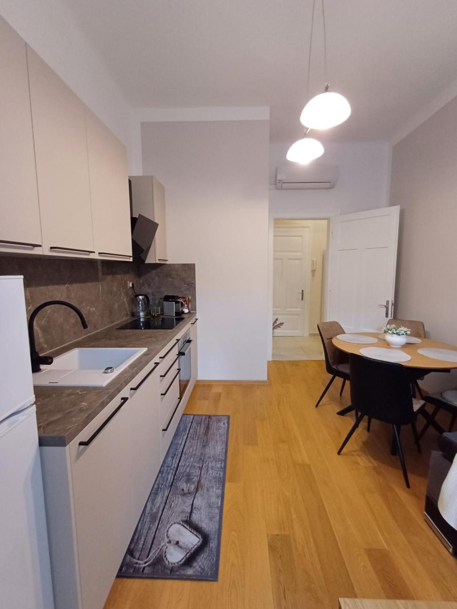 Apartment Zdenka - 100 M From The Beach Opatija Bagian luar foto