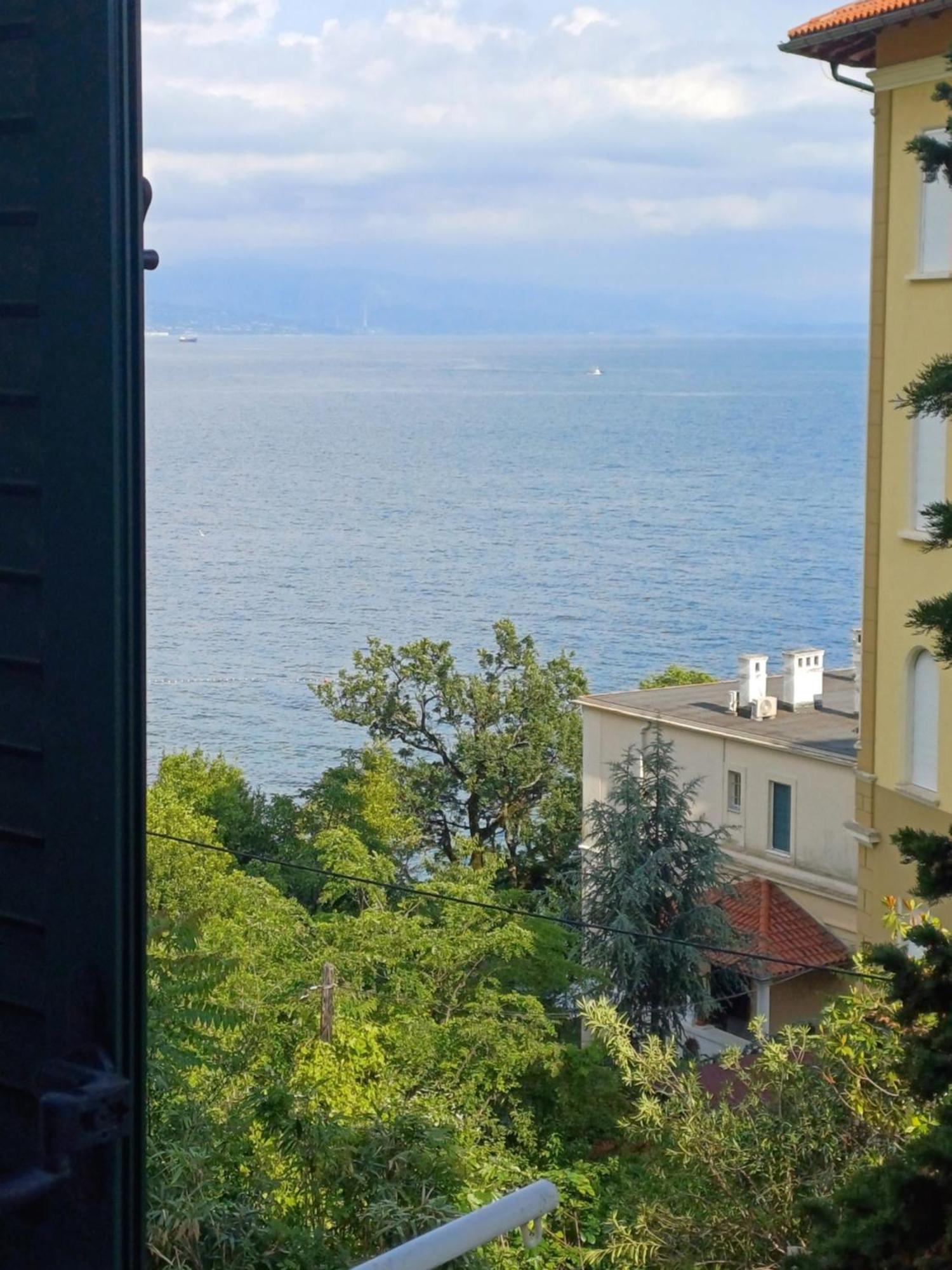 Apartment Zdenka - 100 M From The Beach Opatija Bagian luar foto