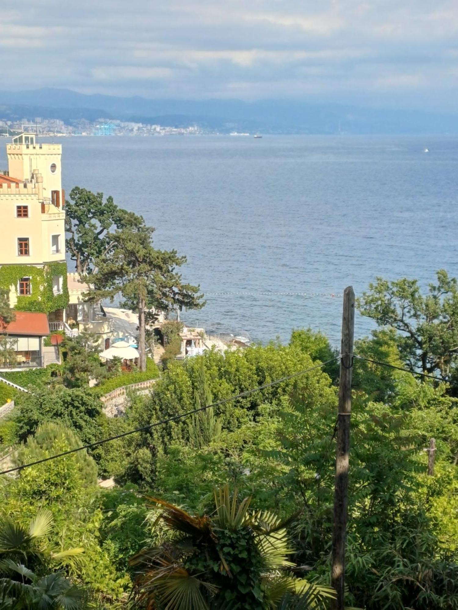 Apartment Zdenka - 100 M From The Beach Opatija Bagian luar foto