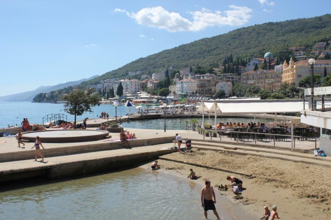 Apartment Zdenka - 100 M From The Beach Opatija Bagian luar foto